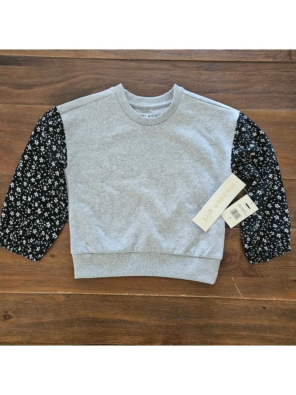 MADDEN GIRL NWT GREY PULLOVER FLEECE WITH CONTRASTING FLORAL SLEEVES SIZE 5